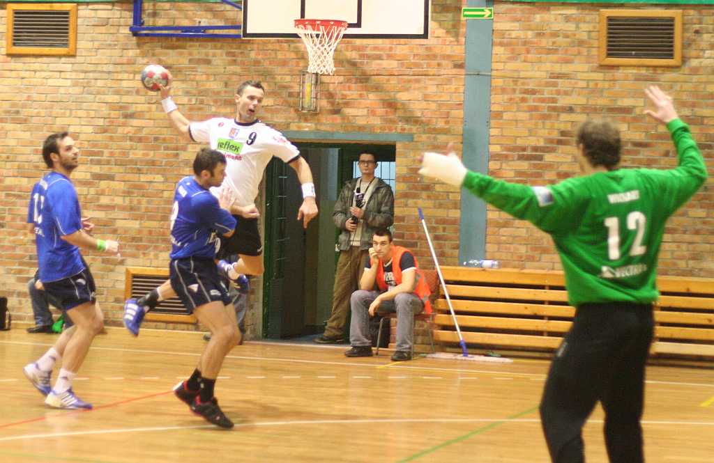 Miedź przegrała z Wisłą i sędziami