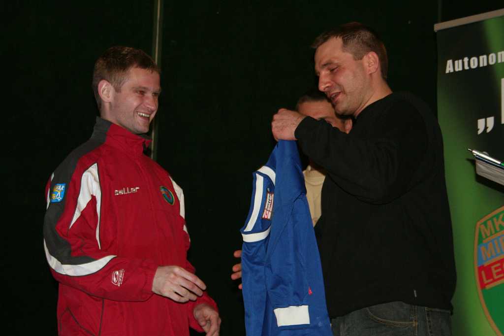 Piłkarze przegrali z Robertem Janowskim