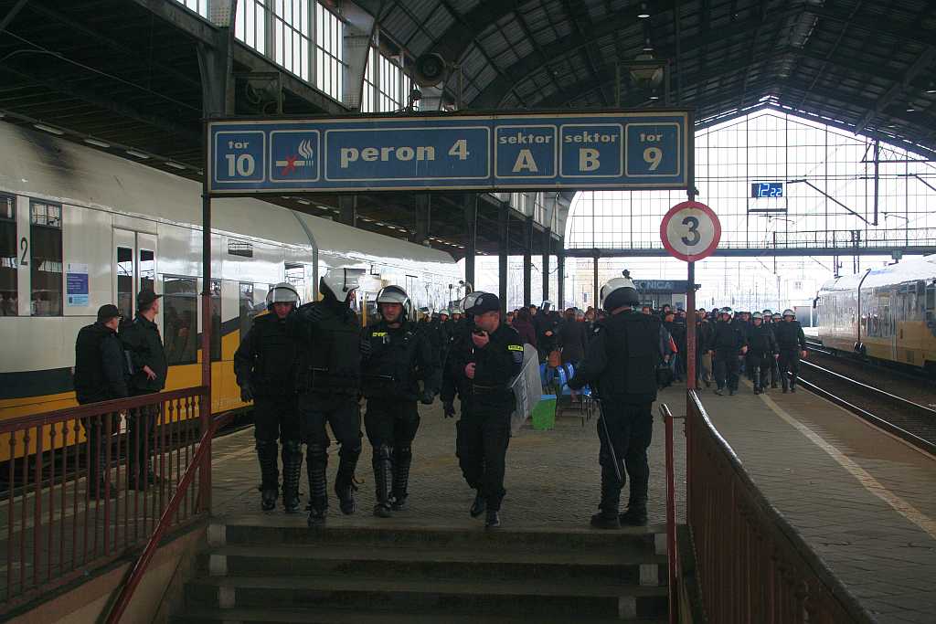 Kibice pod specjalnym nadzorem