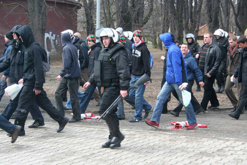 Kibice pod specjalnym nadzorem