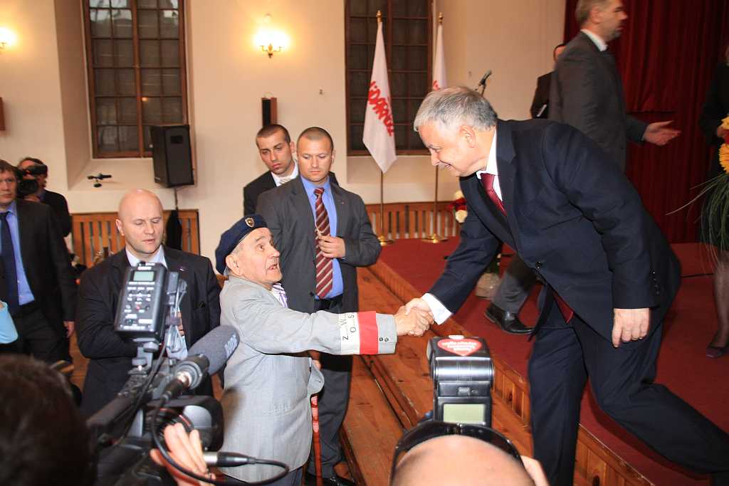 Kaczyński uhonorował „bombiarzy”

