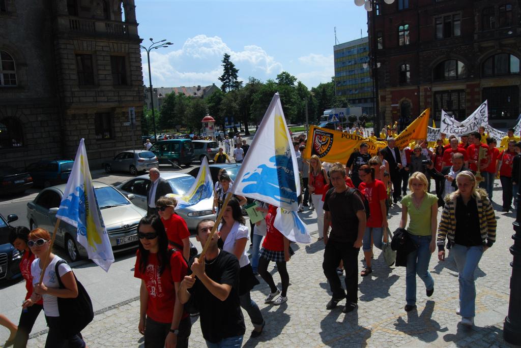 Studenci przejęli władzę w mieście