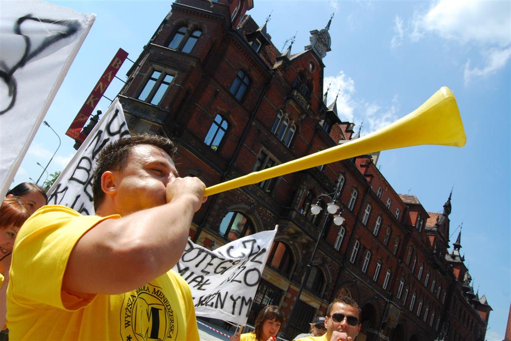 Studenci przejęli władzę w mieście