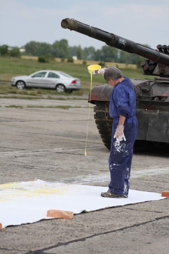 Malowanie czołgiem.