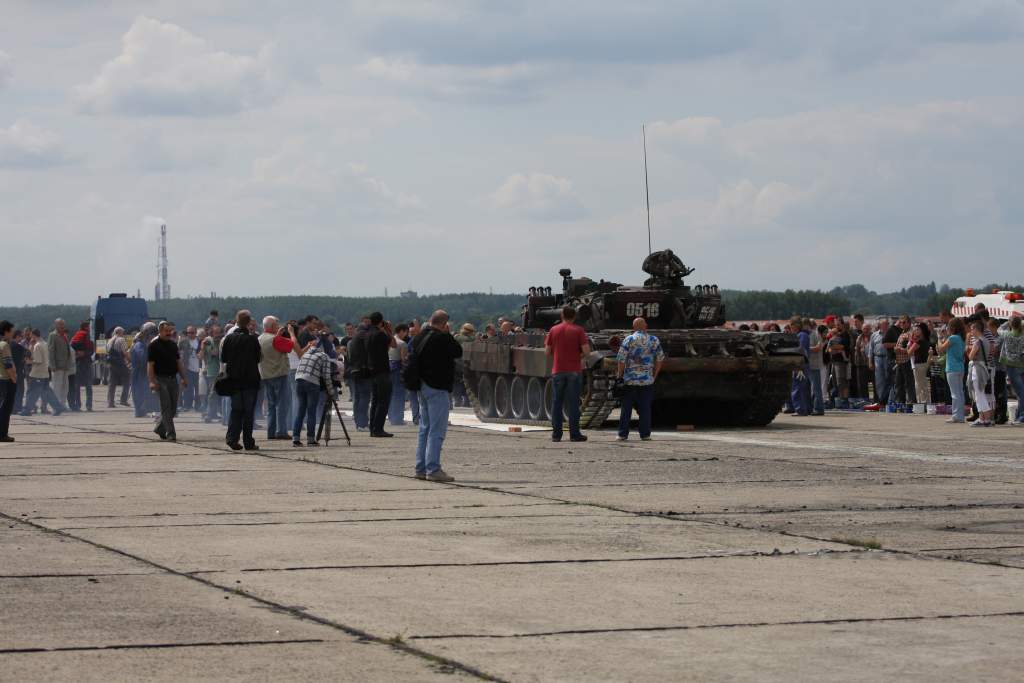 Malowanie czołgiem.