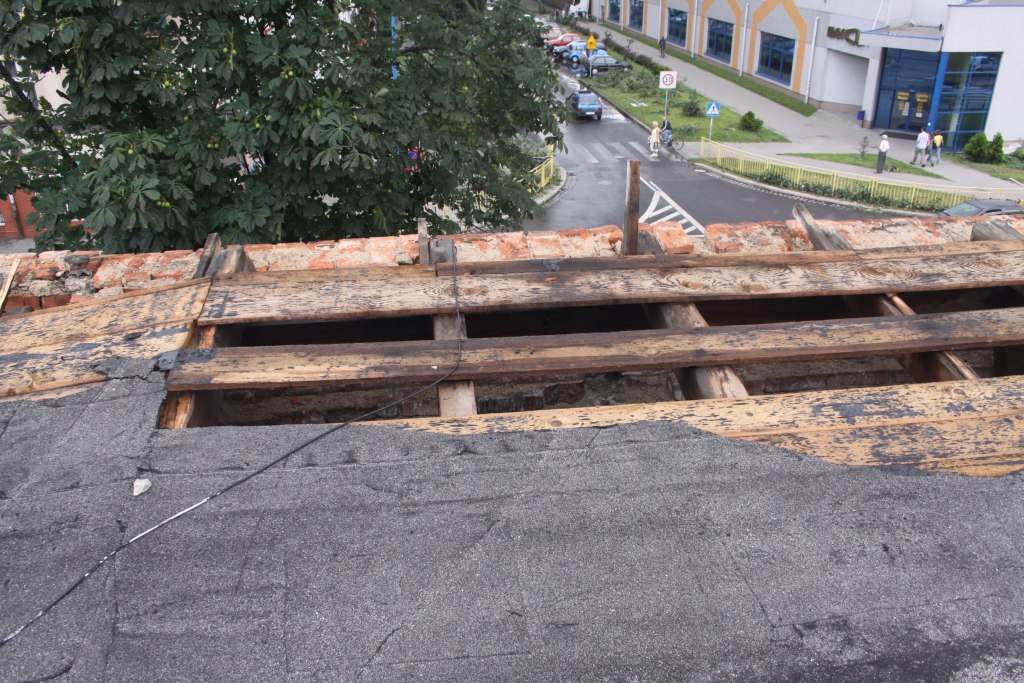 Zniszczenia na cmentarzach