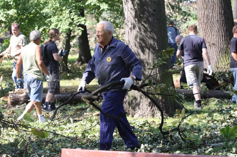 Pospolite ruszenie w legnickim parku