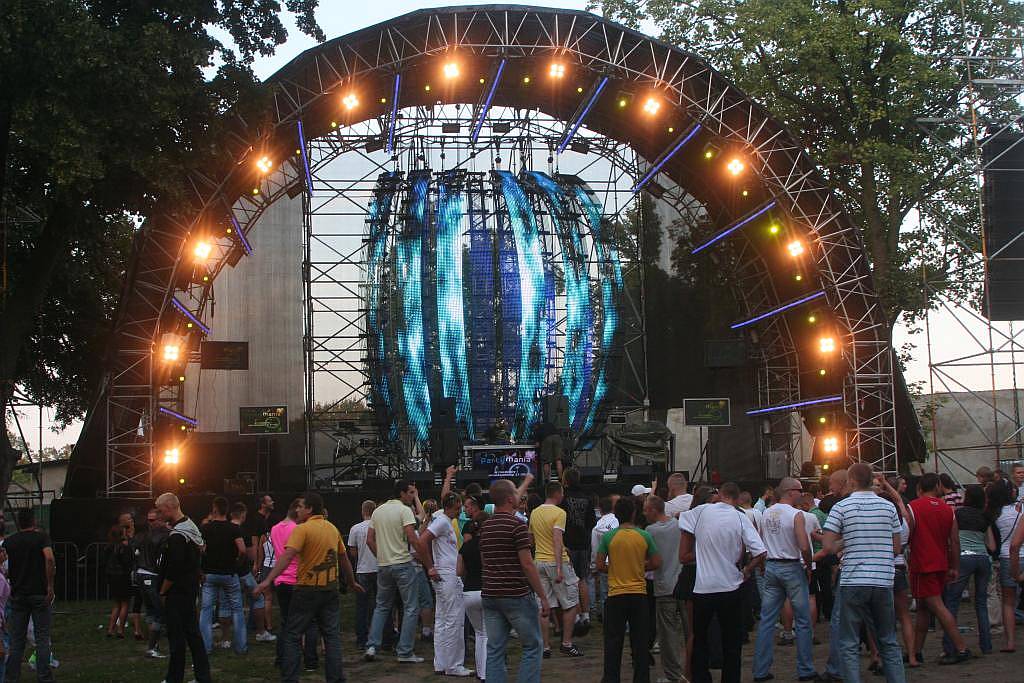 Najazd klubowiczów na klasztor