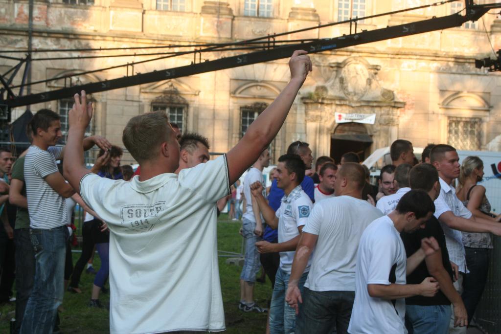 Najazd klubowiczów na klasztor