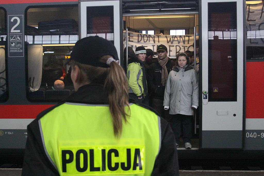 Azylanci na legnickim dworcu