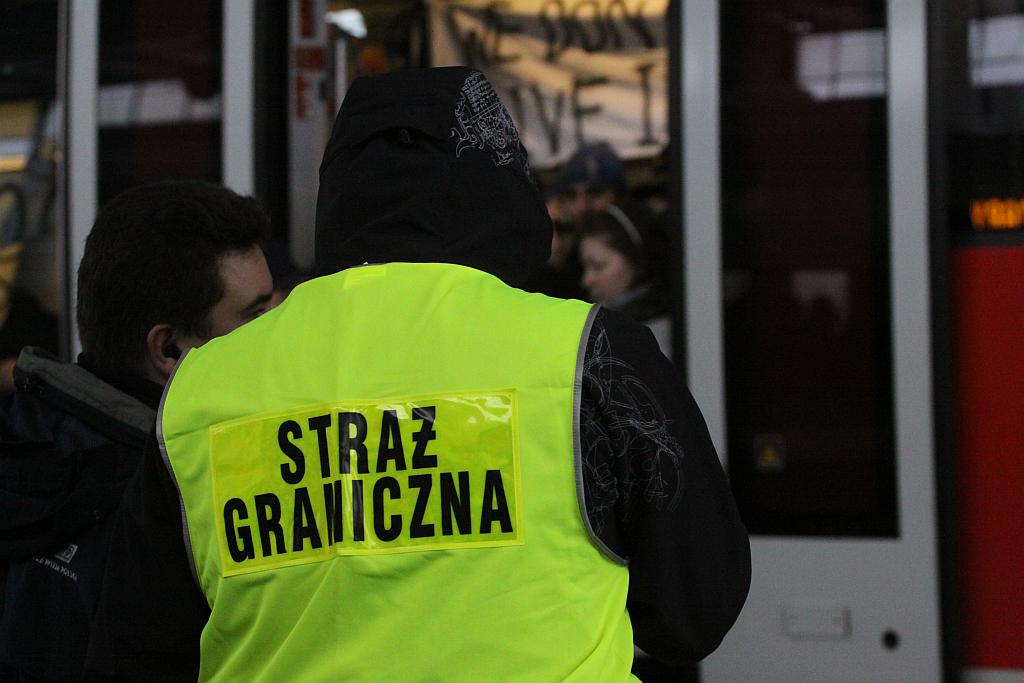Azylanci na legnickim dworcu