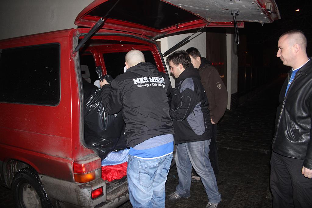 Kibice i piłkarze na Słubickiej