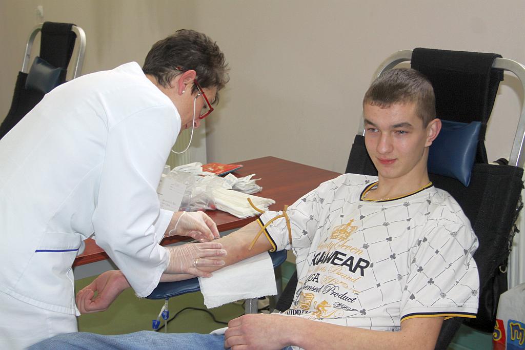 Młodzież z Henrykówki oddała krew