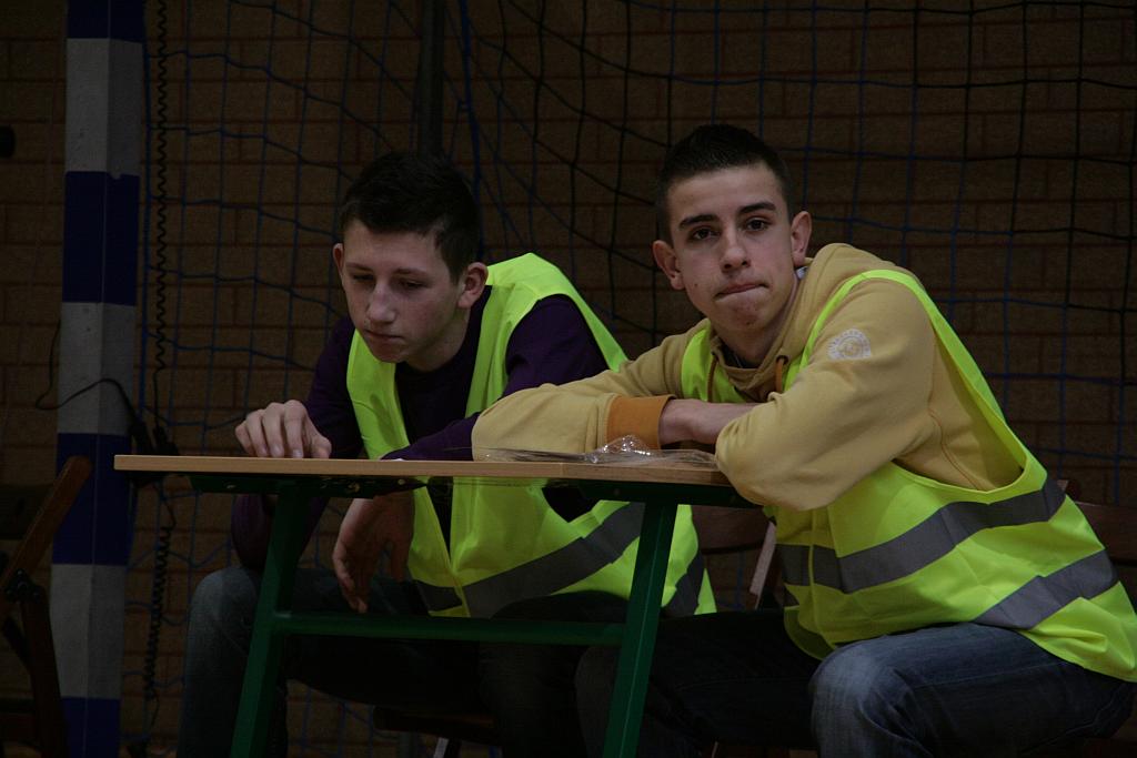 Licealiści w alkogoglach