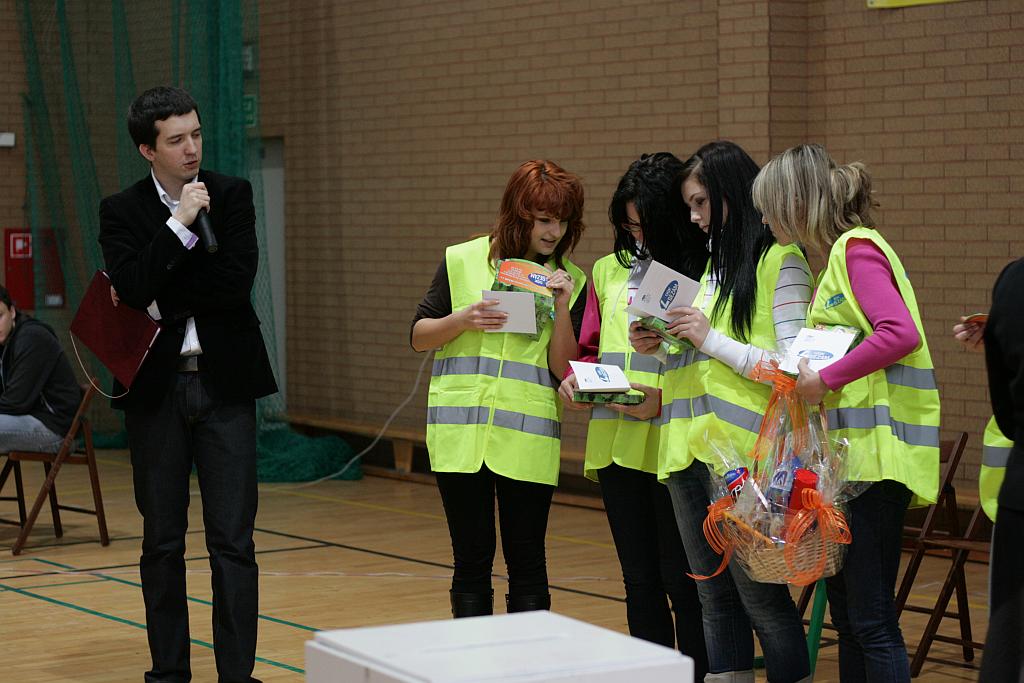 Licealiści w alkogoglach