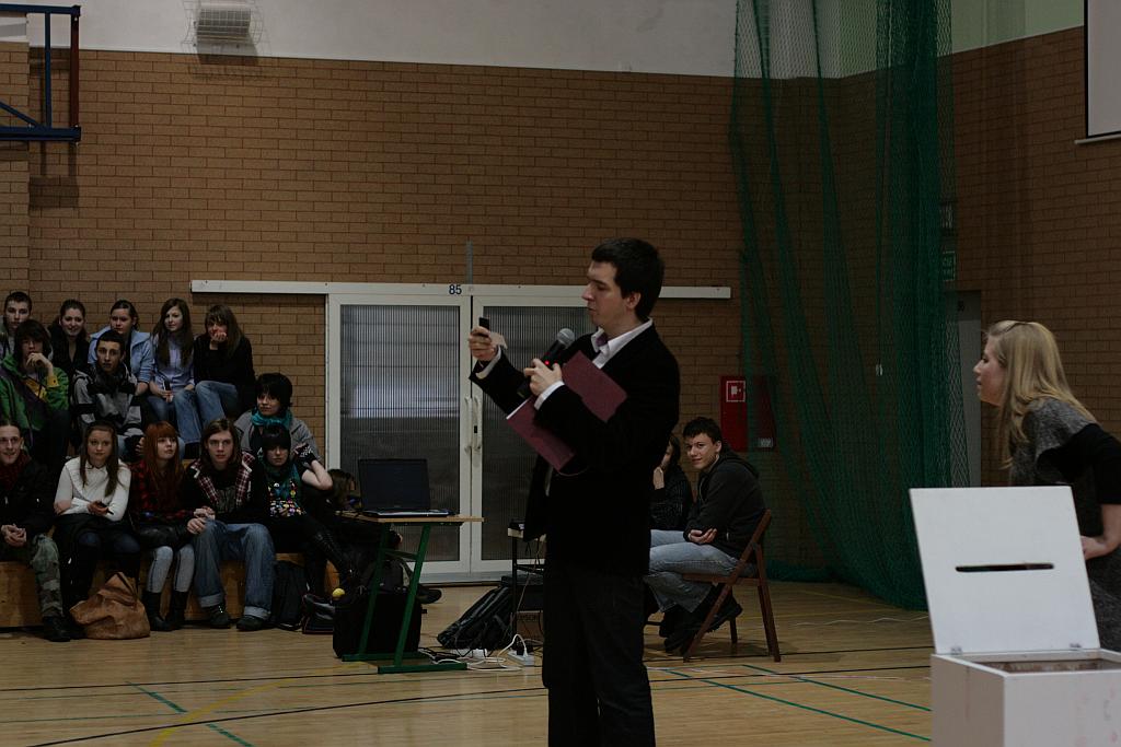 Licealiści w alkogoglach