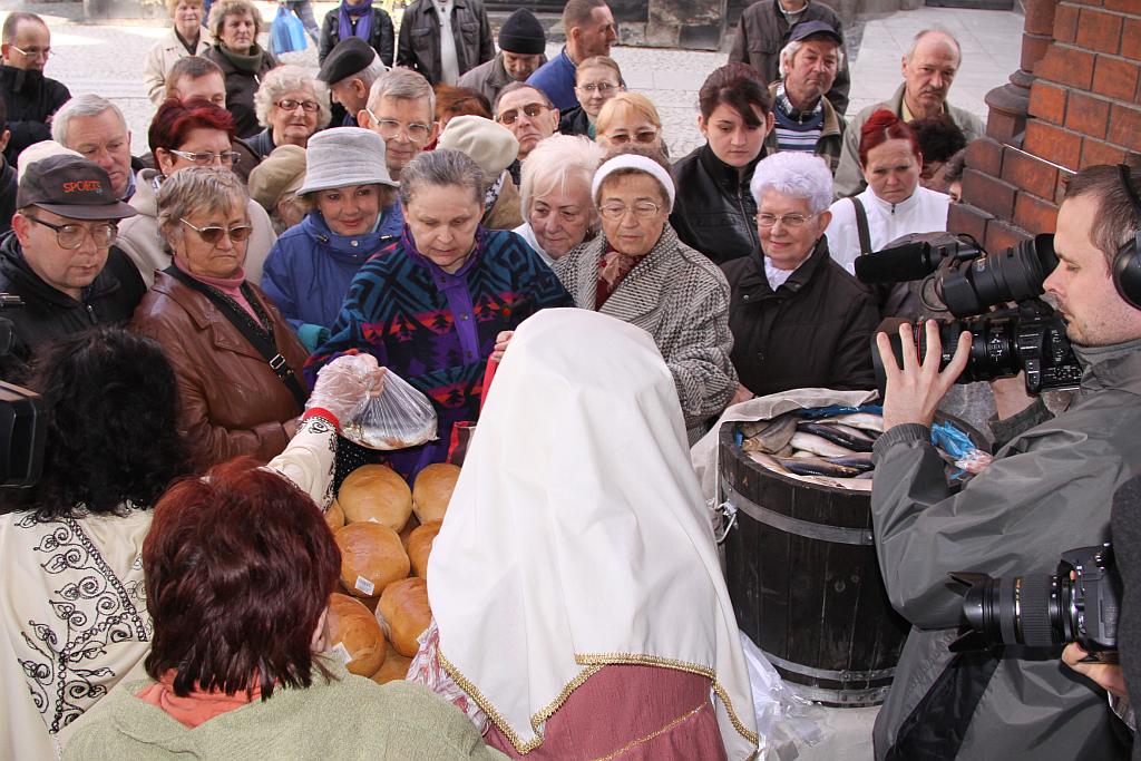 Chleb i śledzie od Kobiet Europy