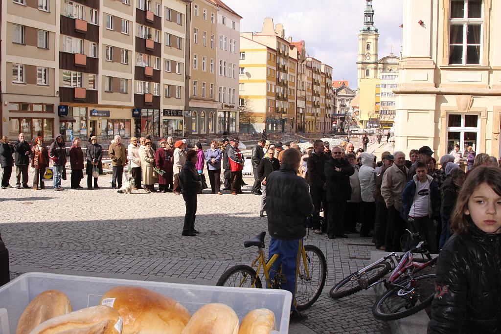Chleb i śledzie od Kobiet Europy