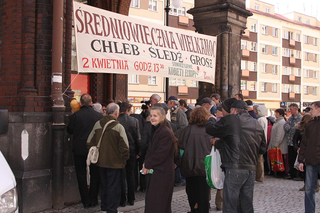 Chleb i śledzie od Kobiet Europy