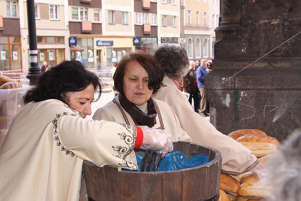 Chleb i śledzie od Kobiet Europy