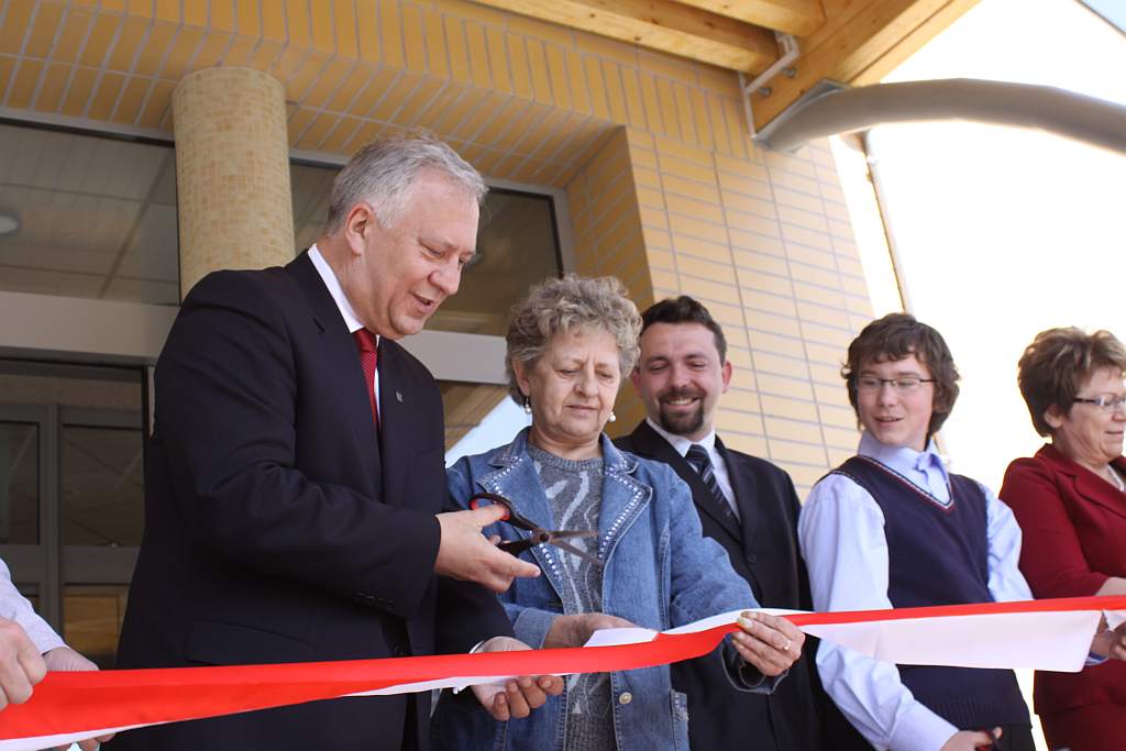Basen “Delfinek” już otwarty