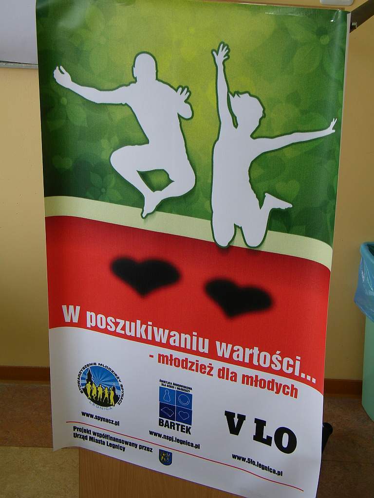 Licealiści pomagają młodszym