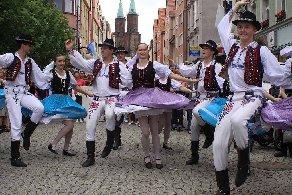 Świat pod Kyczerą - Korowód