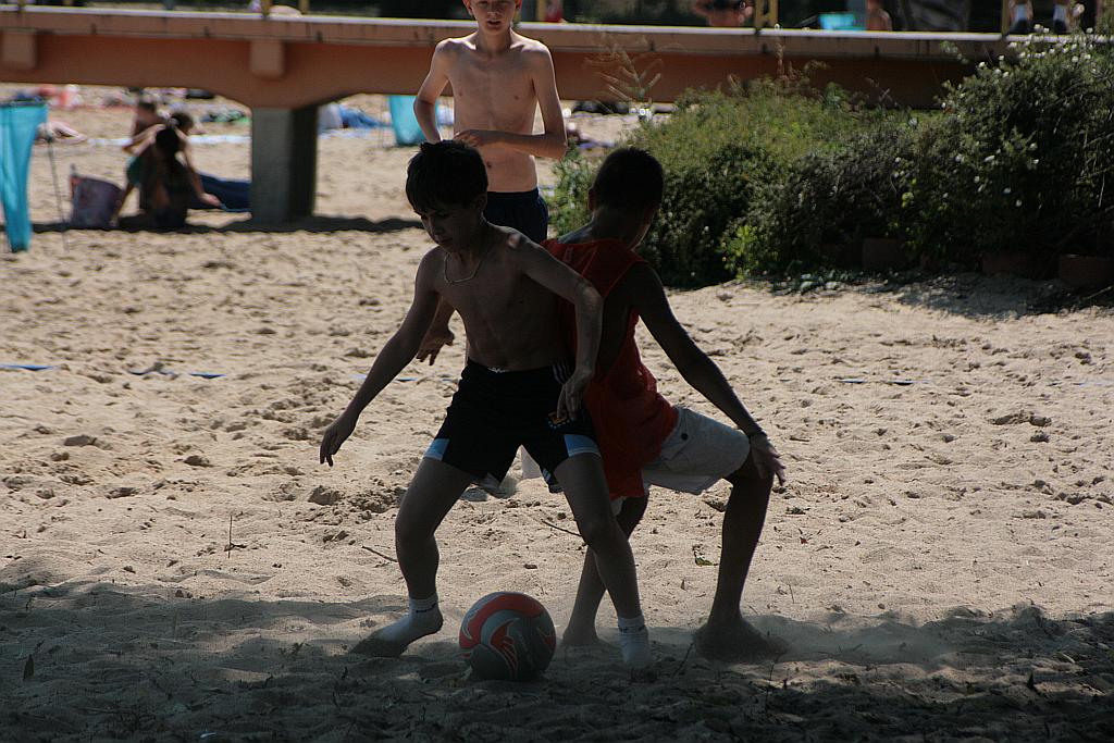 Piłka nożna plażowa na Kormoranie