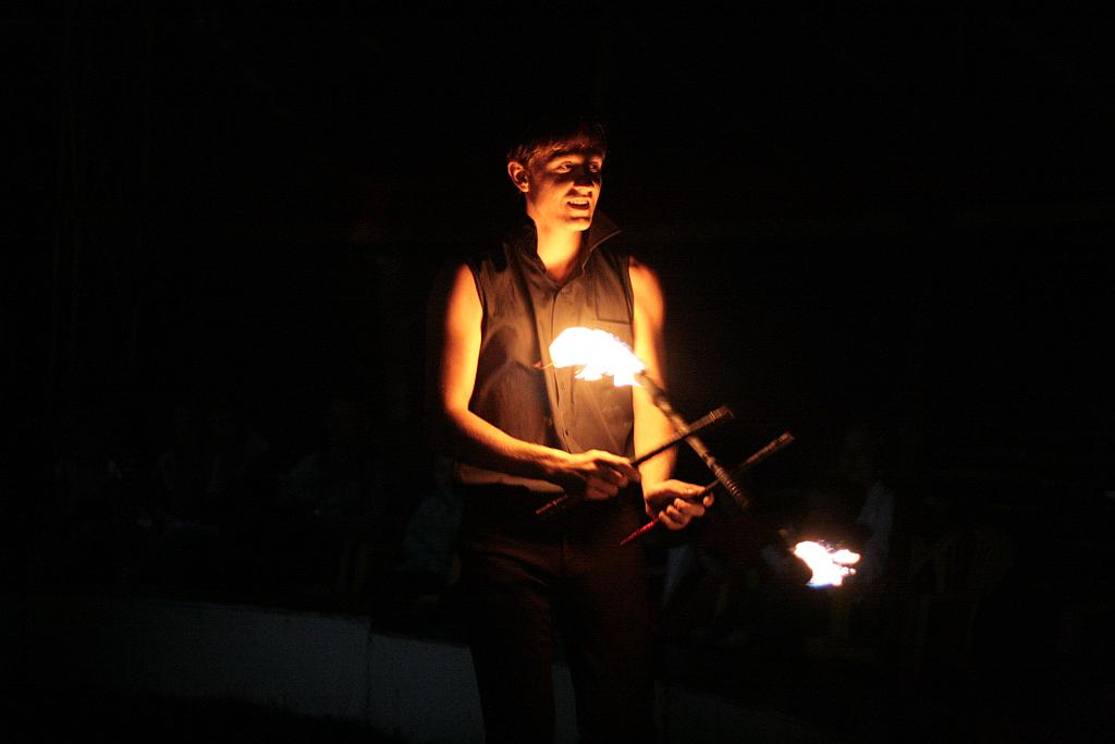 Cyrk Warszawa bawi legniczan