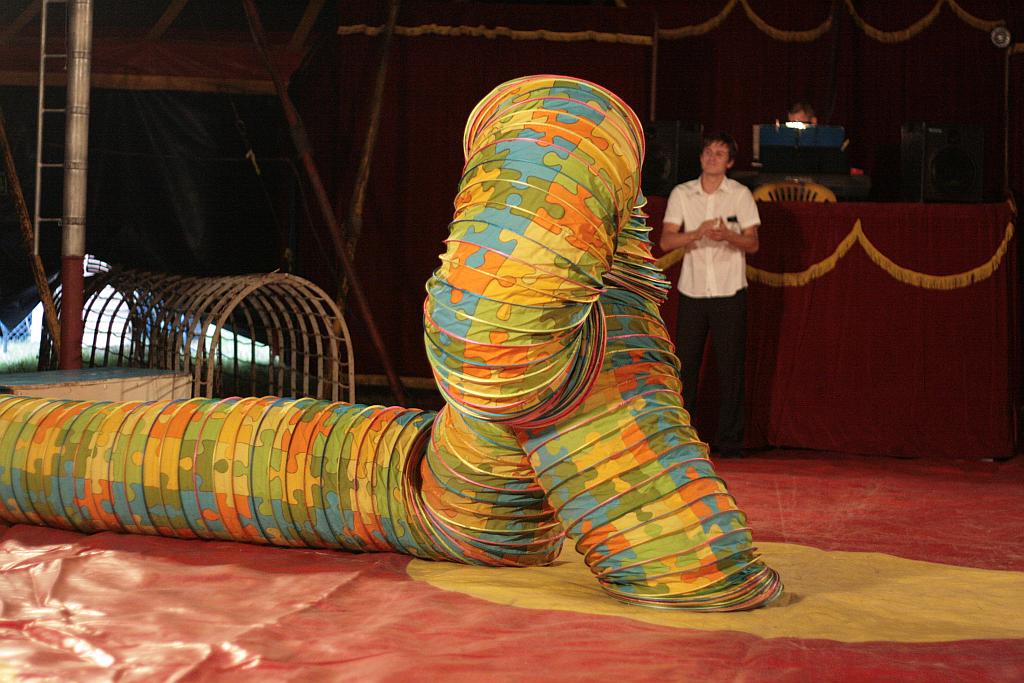 Cyrk Warszawa bawi legniczan