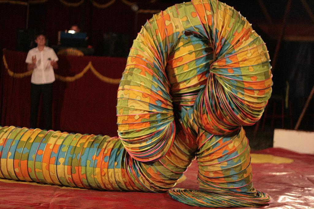 Cyrk Warszawa bawi legniczan