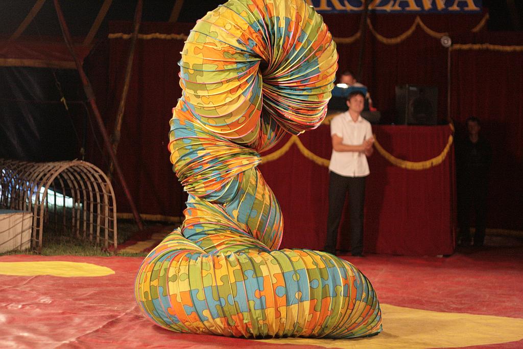 Cyrk Warszawa bawi legniczan