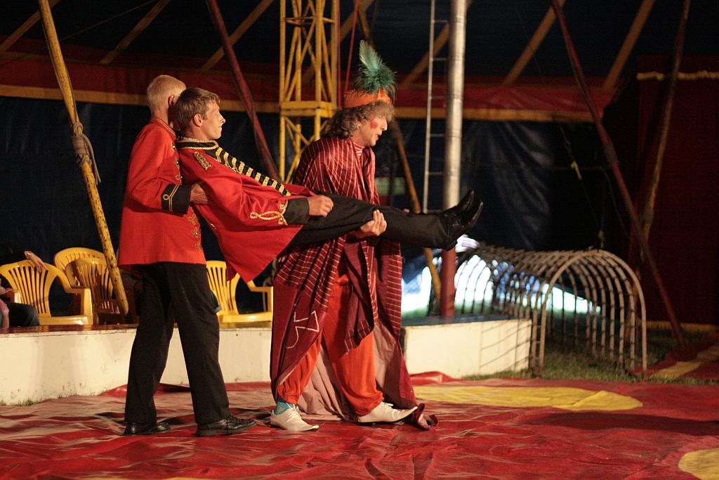 Cyrk Warszawa bawi legniczan