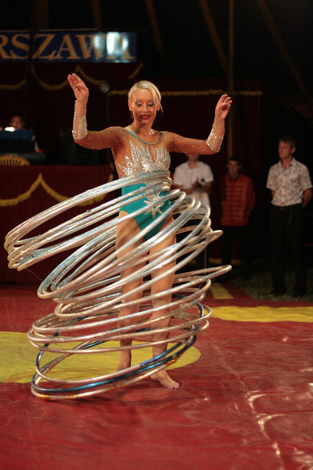 Cyrk Warszawa bawi legniczan