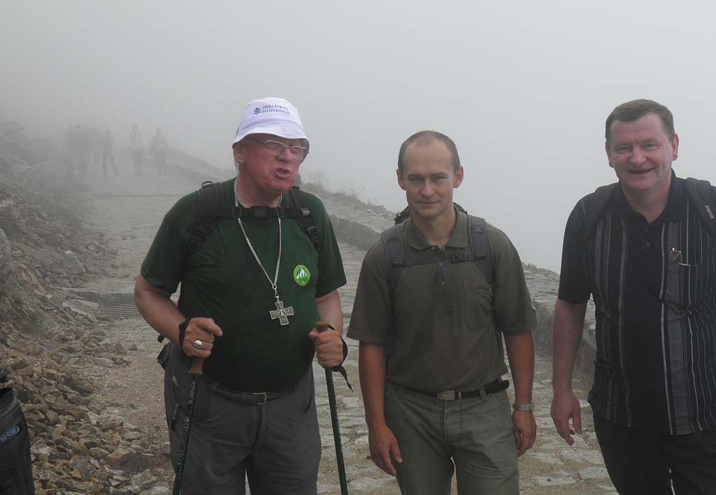 Turystyczno–polityczny szczyt na Śnieżce