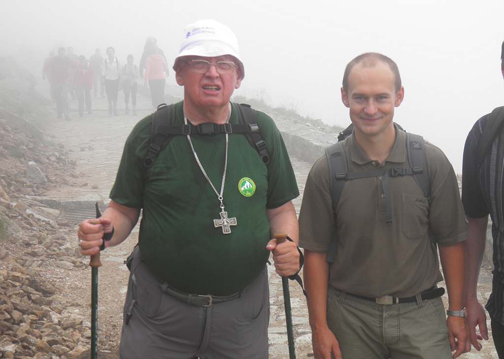 Turystyczno–polityczny szczyt na Śnieżce