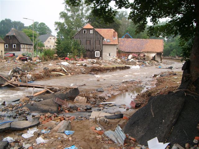 Legniccy politycy pomagają w Bogatyni