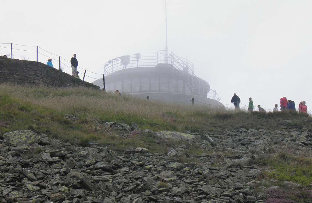 Turystyczno–polityczny szczyt na Śnieżce