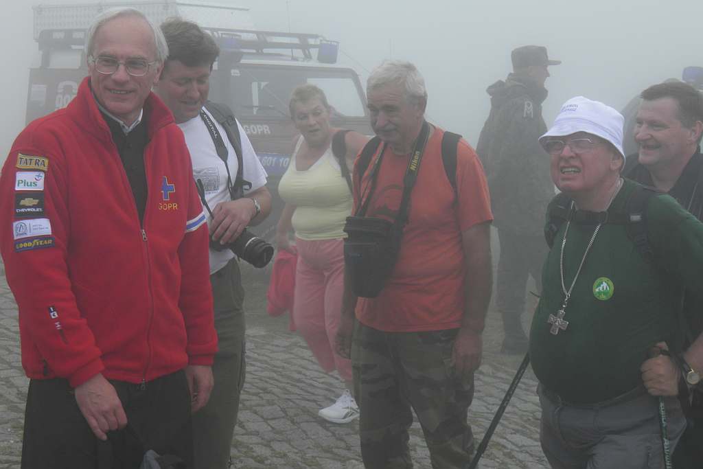 Turystyczno–polityczny szczyt na Śnieżce