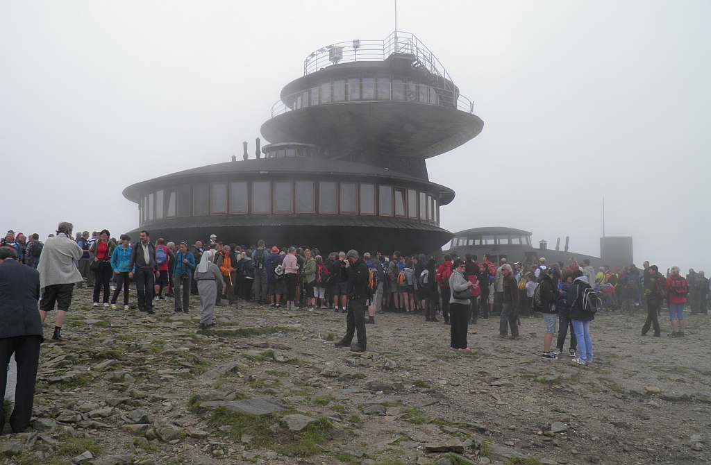 Turystyczno–polityczny szczyt na Śnieżce