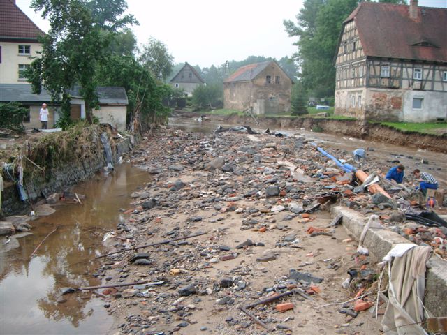Legniccy politycy pomagają w Bogatyni