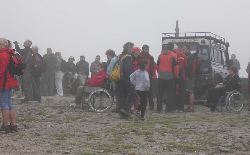 Turystyczno–polityczny szczyt na Śnieżce