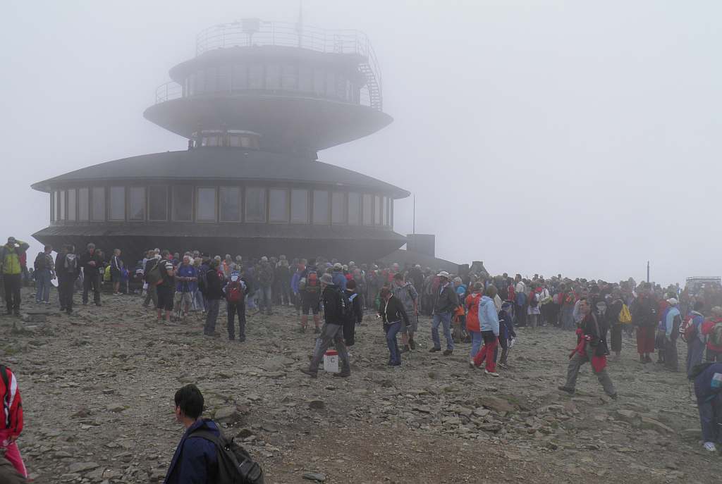 Turystyczno–polityczny szczyt na Śnieżce