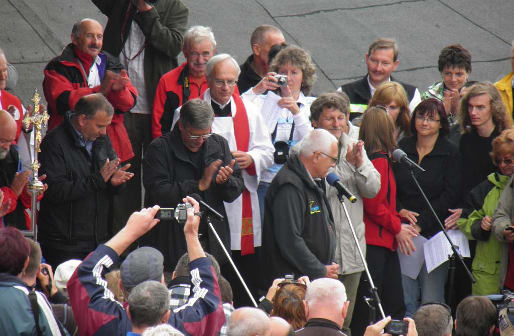 Turystyczno–polityczny szczyt na Śnieżce