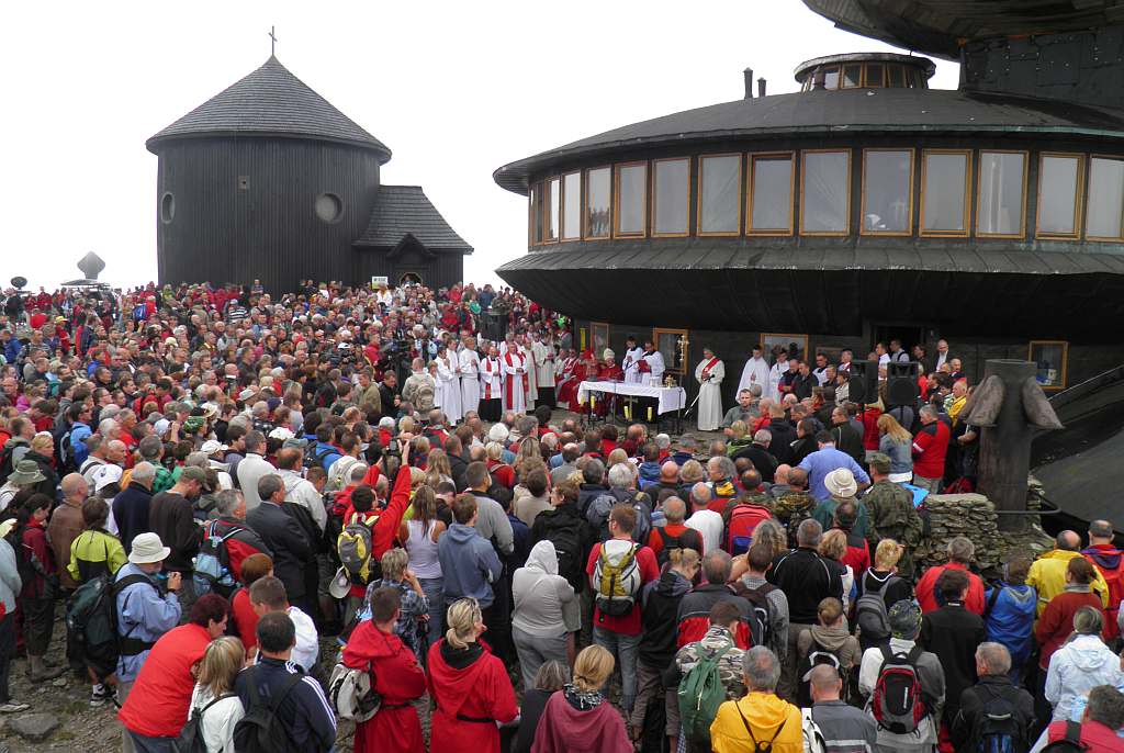 Turystyczno–polityczny szczyt na Śnieżce