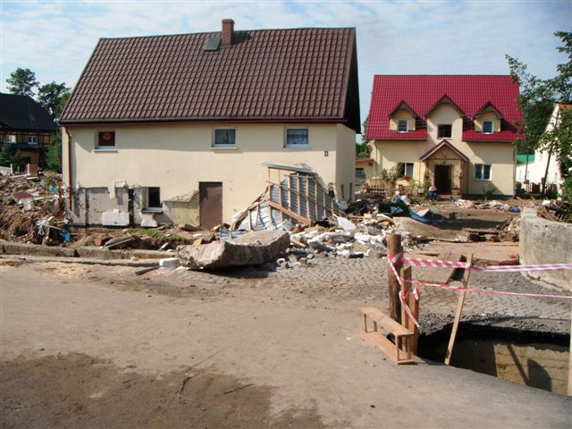 Legniccy politycy pomagają w Bogatyni