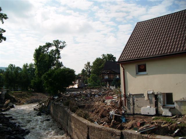 Legniccy politycy pomagają w Bogatyni