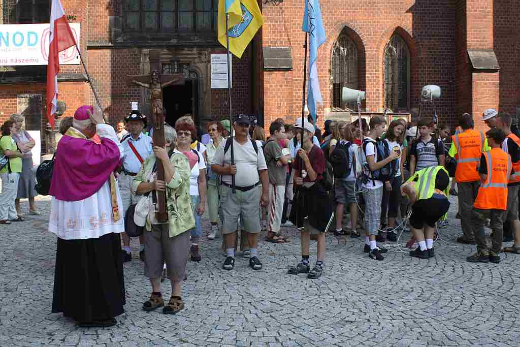 Legniccy pielgrzymi ruszyli do Krzeszowa