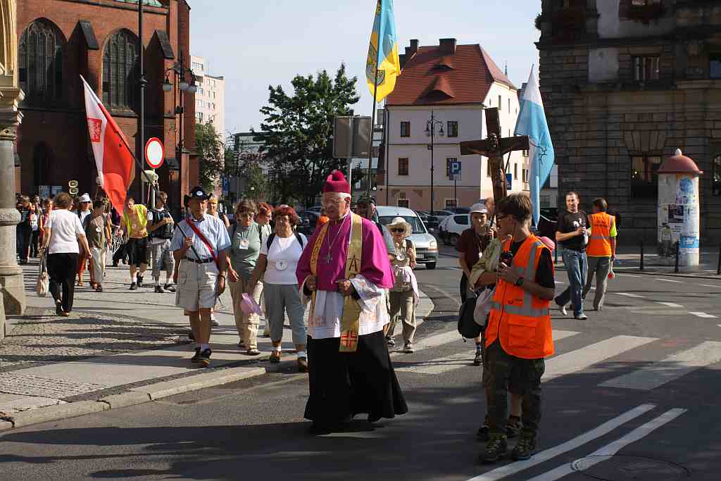 Legniccy pielgrzymi ruszyli do Krzeszowa