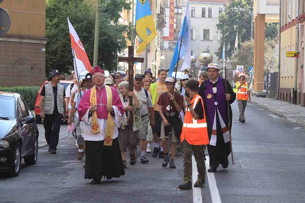 Legniccy pielgrzymi ruszyli do Krzeszowa